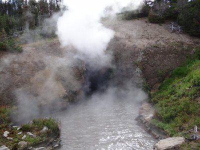 Yellowstone - Mud Volcano - Drangon's Mouth Spring